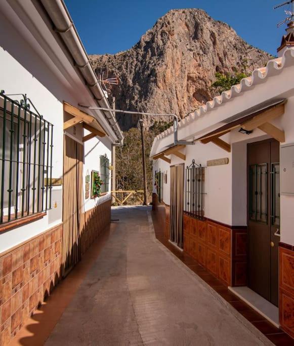 La Barberia De Miguel El Chorro Exterior foto