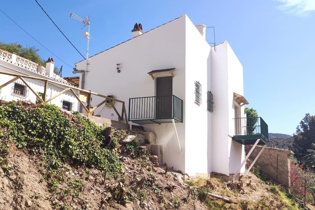 La Barberia De Miguel El Chorro Exterior foto