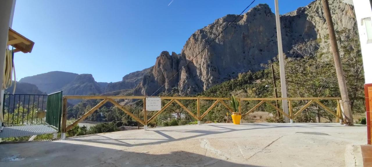 La Barberia De Miguel El Chorro Exterior foto
